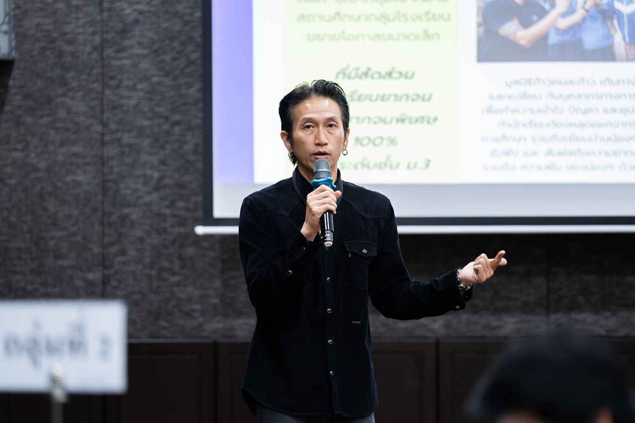 อาทิวราห์ คงมาลัย ประธานมูลนิธิก้าวคนละก้าว