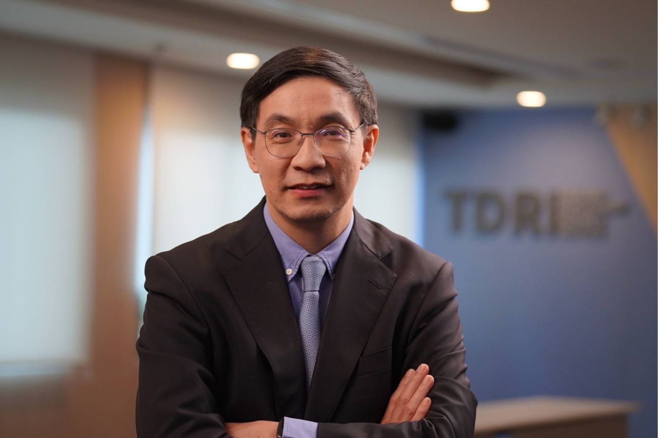 ดร.สมเกียรติ ตั้งกิจวานิชย์ ประธานสถาบันวิจัยเพื่อการพัฒนาประเทศไทย (ทีดีอาร์ไอ) 