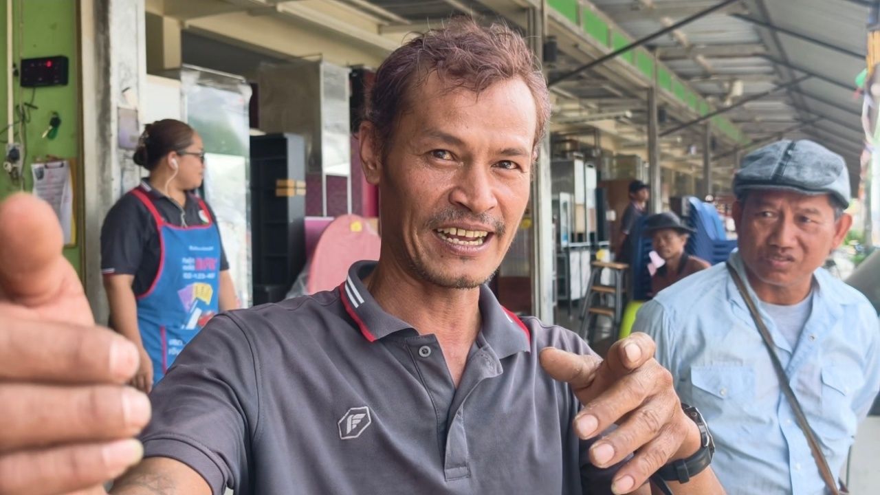 รถพยาบาลเสียหลักชนเสาไฟฟ้า คนขับหลับใน