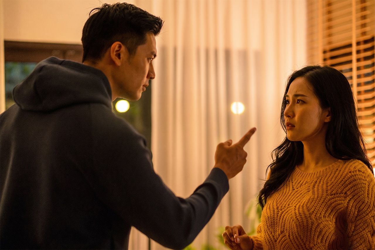 อาการของคนกำลังจะนอกใจ โมโหง่าย หาเรื่องทะเลาะได้ตลอดเวลา