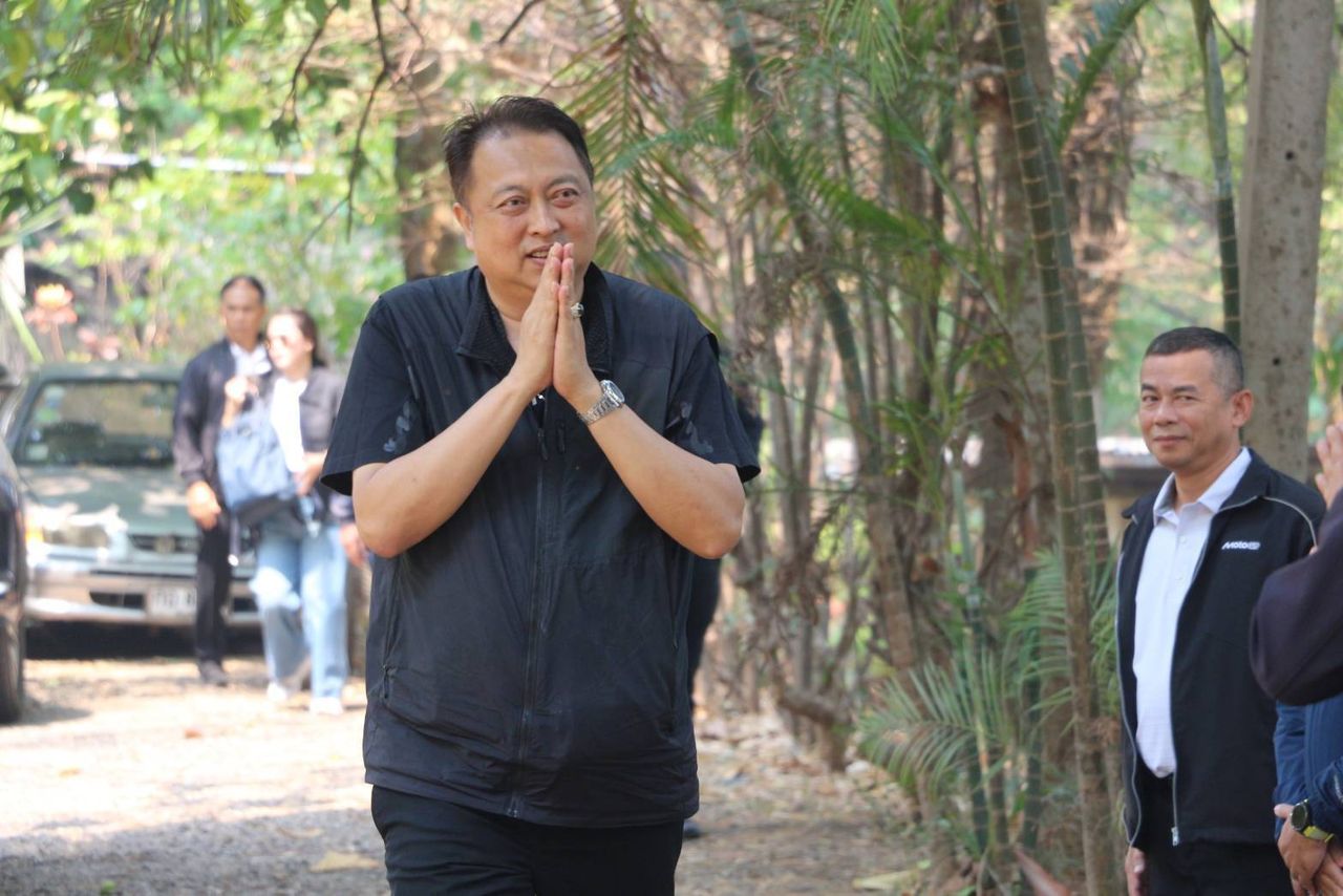 สุชาติ ให้กำลังใจเจ้าหน้าที่สถานีควบคุมไฟป่าภูพิงค์