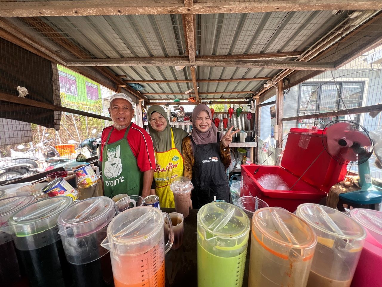 มือชงน้ำแห่งตากใบ