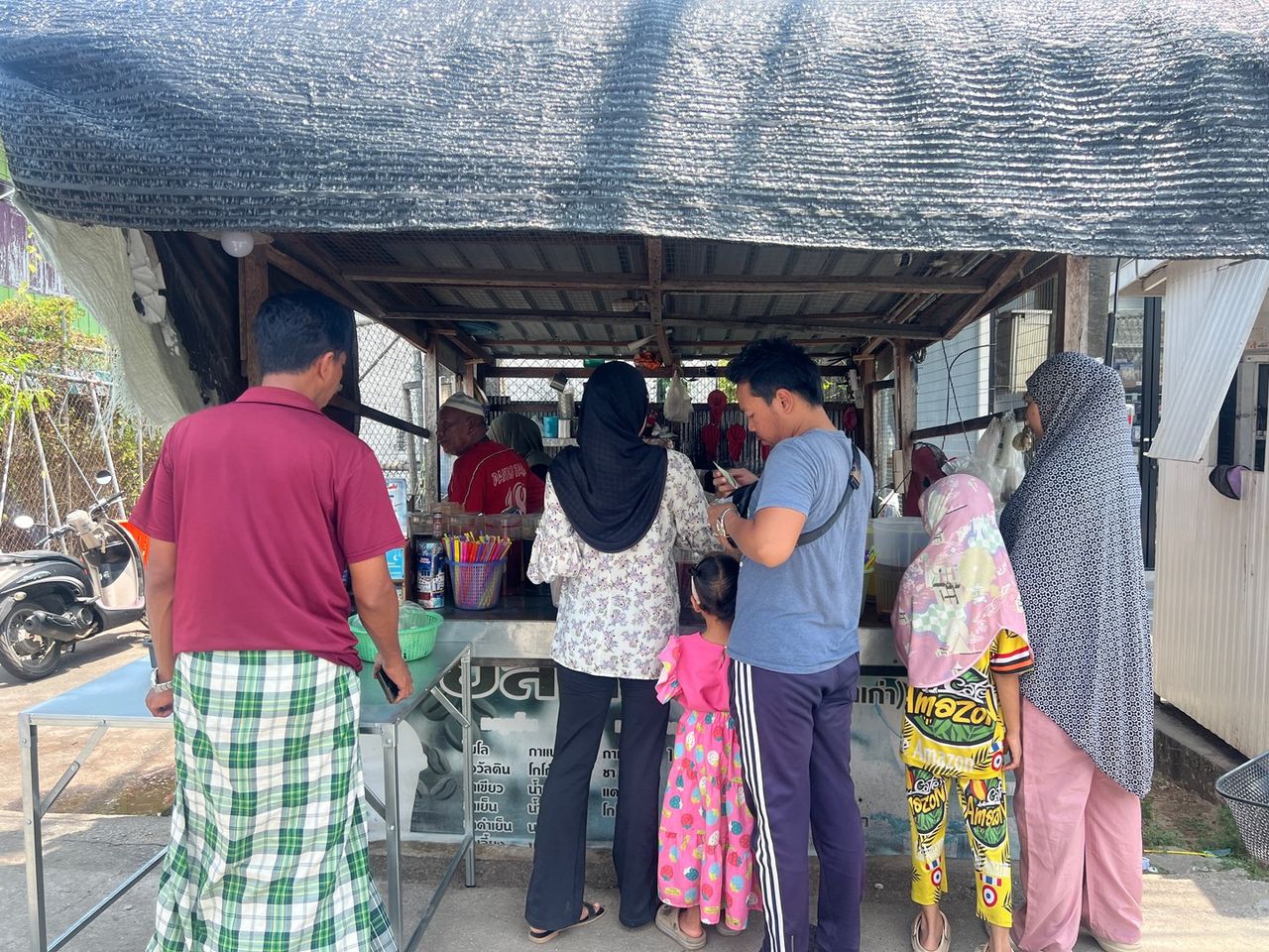 ลูกค้าเนืองแน่นทุกวัน