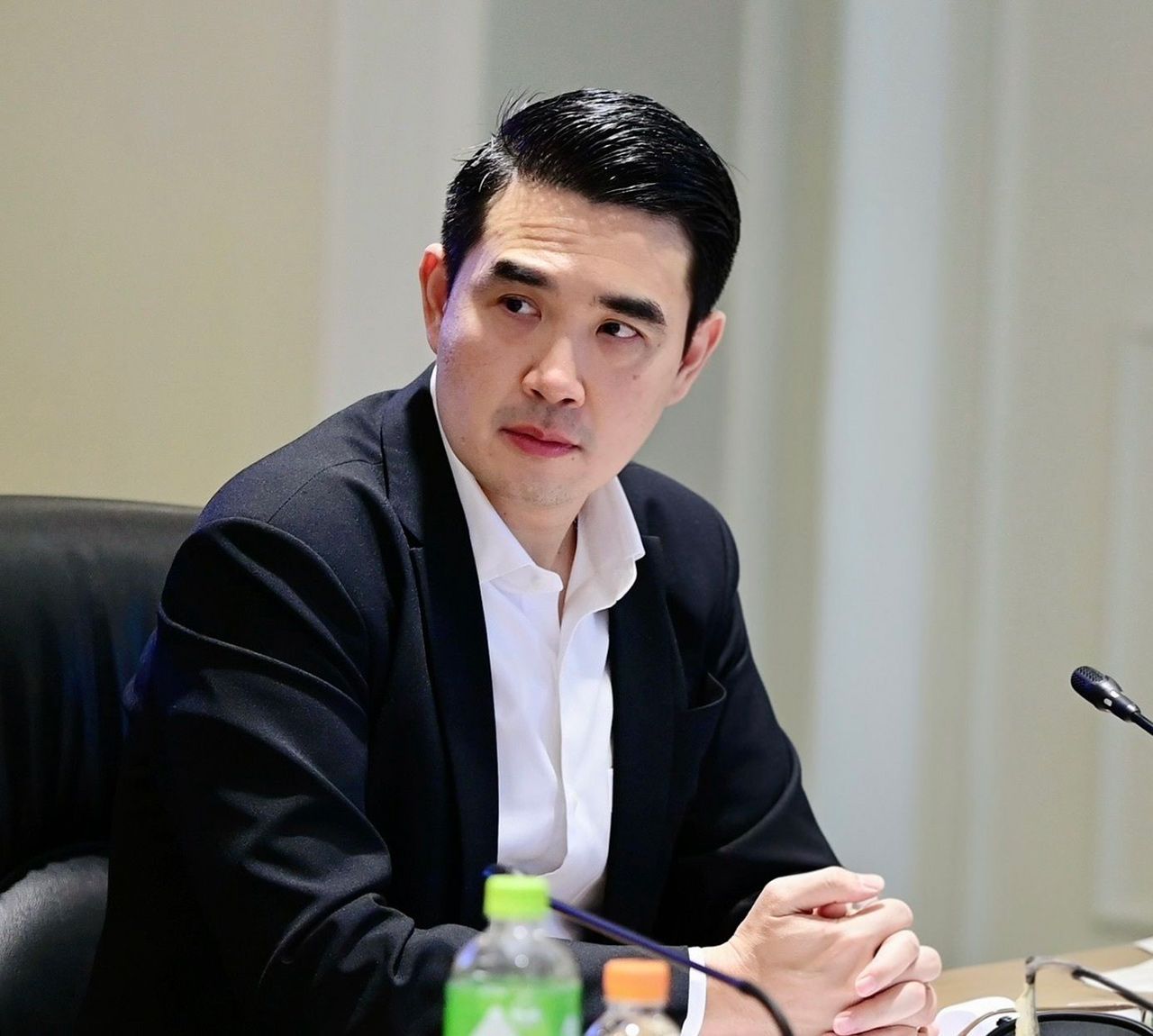 นายกรนิจ โนนจุ้ย รองโฆษกกระทรวงพาณิชย์