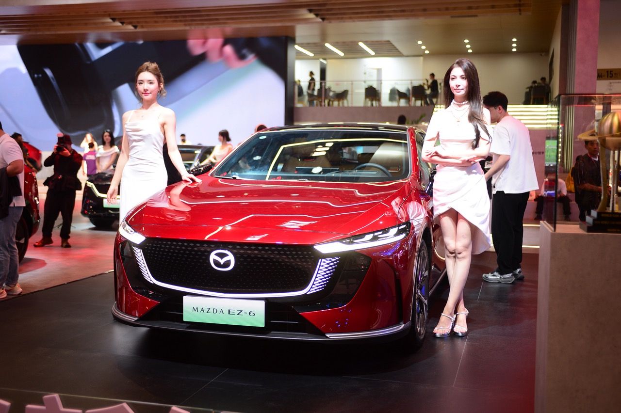 Mazda CX-6e ภายใน