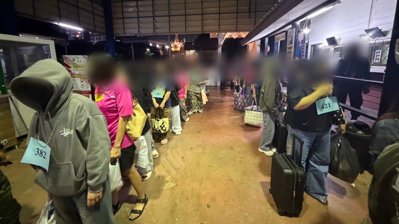 ภาพการคัดกรองคนไทยที่ด่านคลองลึก