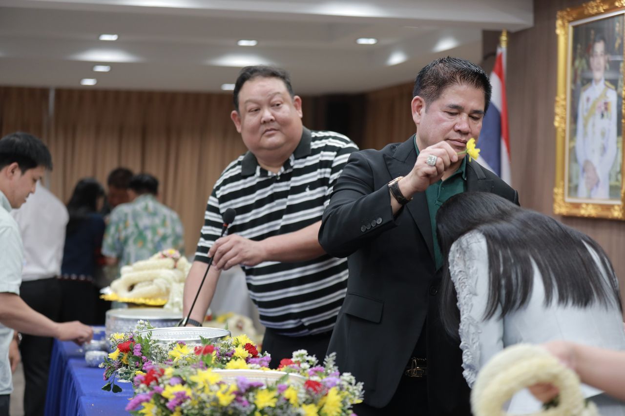 กิจกรรมรดน้ำดำหัวพรรคกล้าธรรม