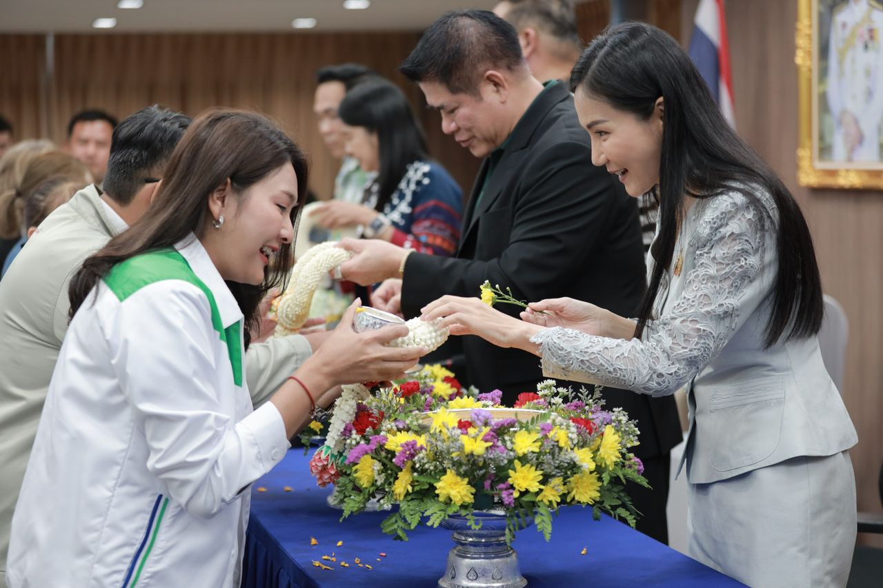 สส.กล้าธรรม ร่วมพิธีสงกรานต์