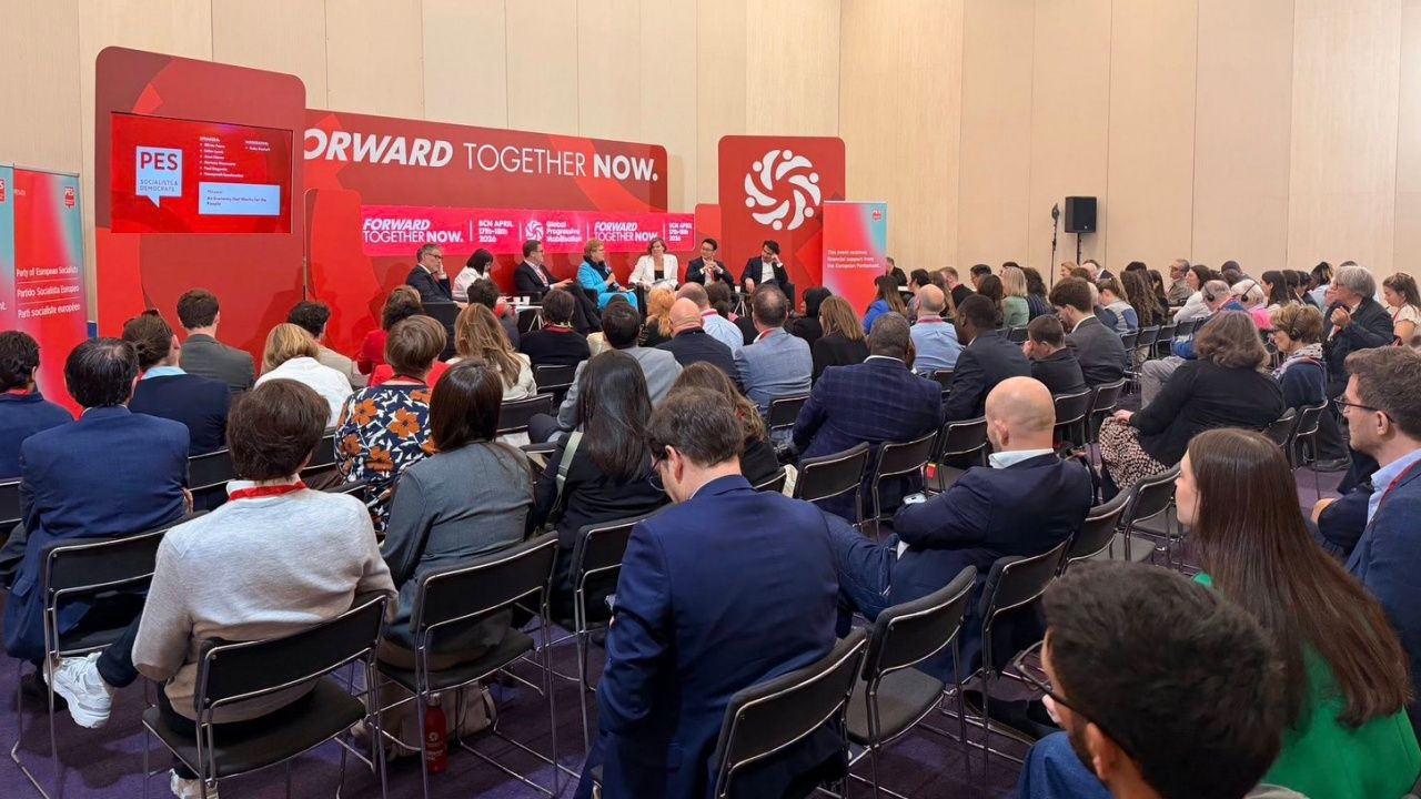 วีระยุทธ และทีม สส.ปชน. ในงานเวทีผู้นำพรรคก้าวหน้า