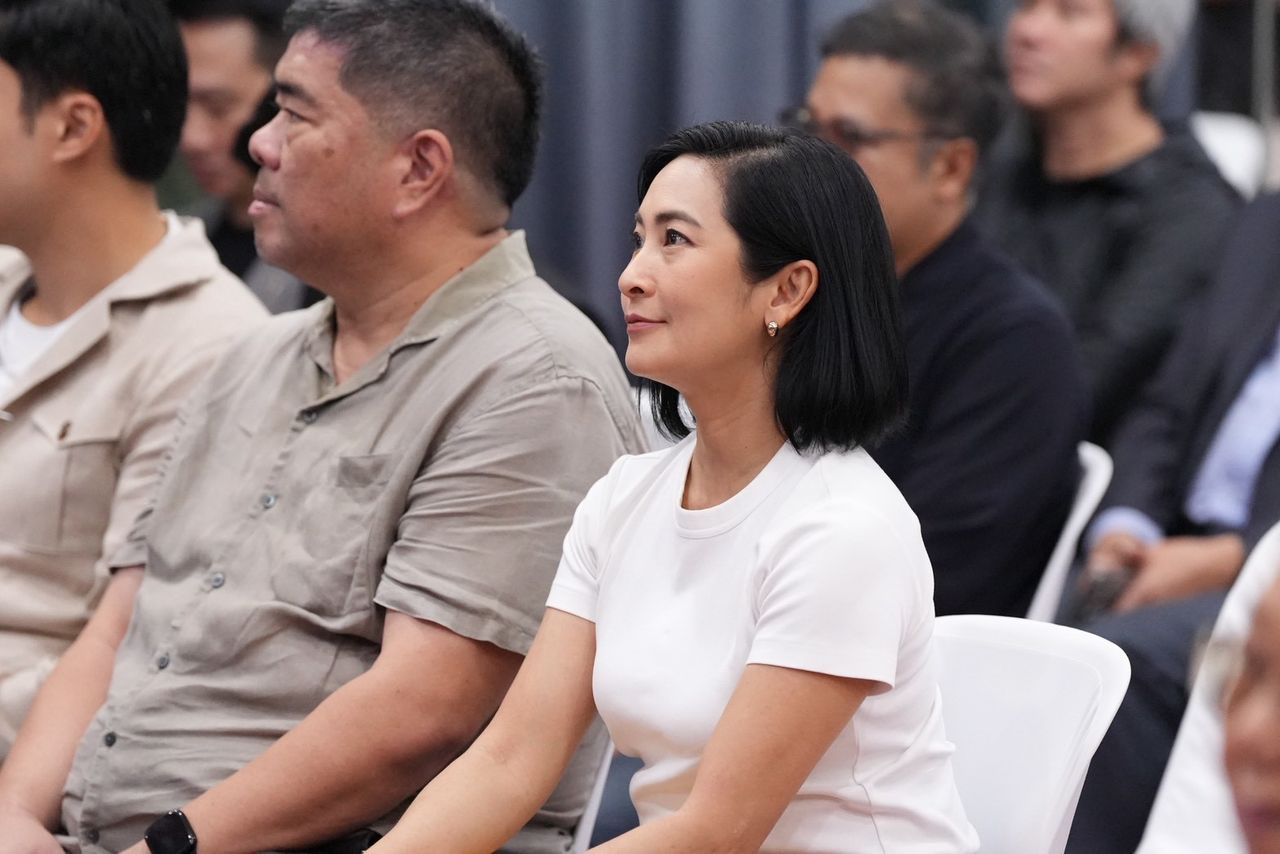 อภิสิทธิ์ เวชชาชีวะ ในที่ประชุม