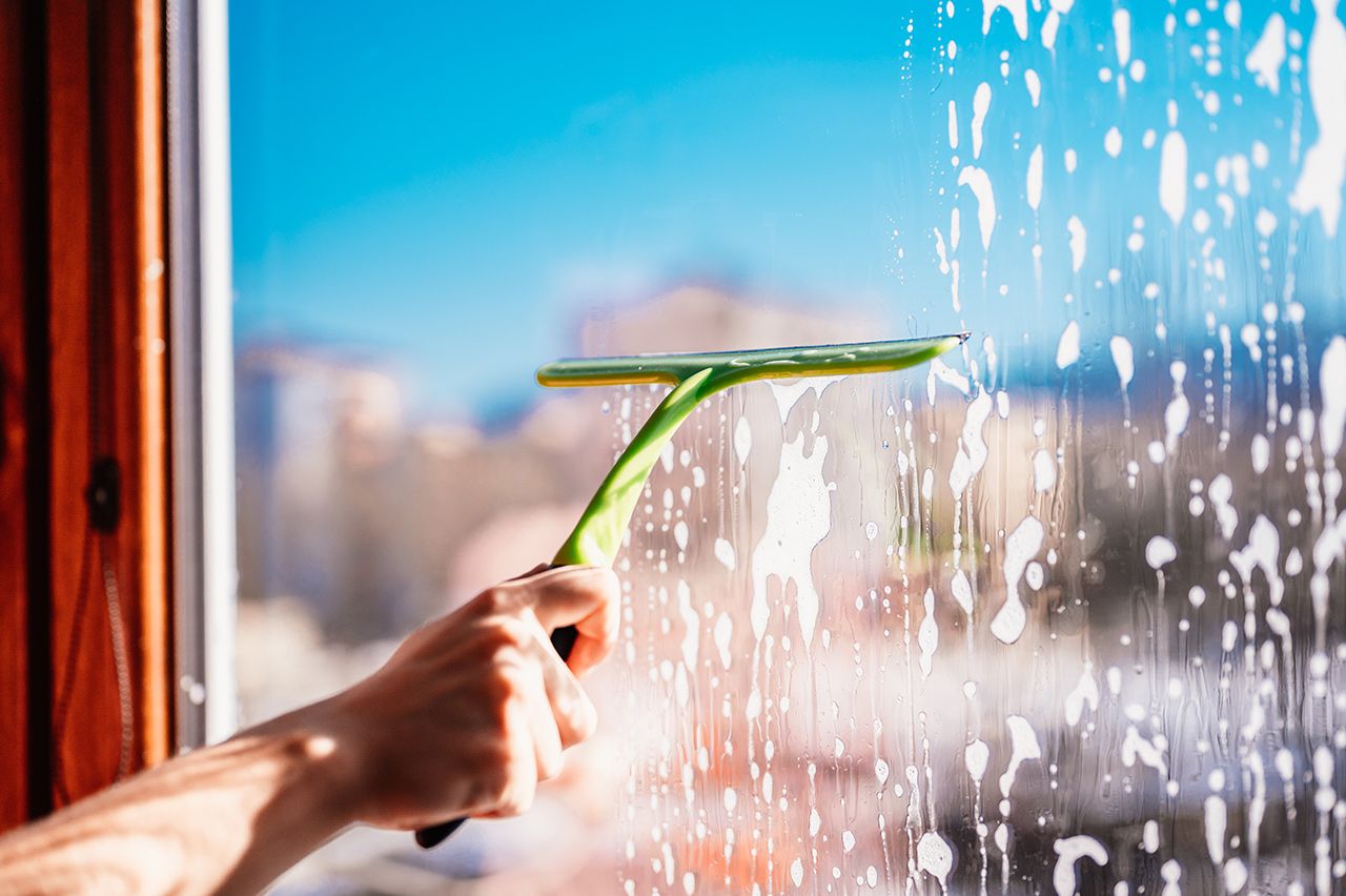 เทคนิคง่ายๆ ทำให้กระจกให้ใสปิ๊ง