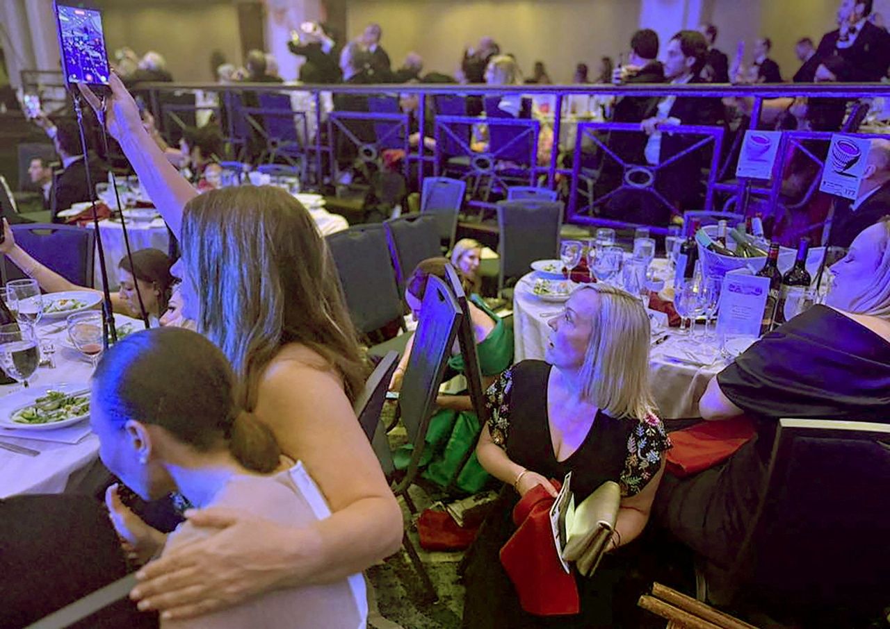 ทรัมป์อพยพจากงานดินเนอร์ทำเนียบขาว หลังเกิดเสียงดังคล้ายปืน