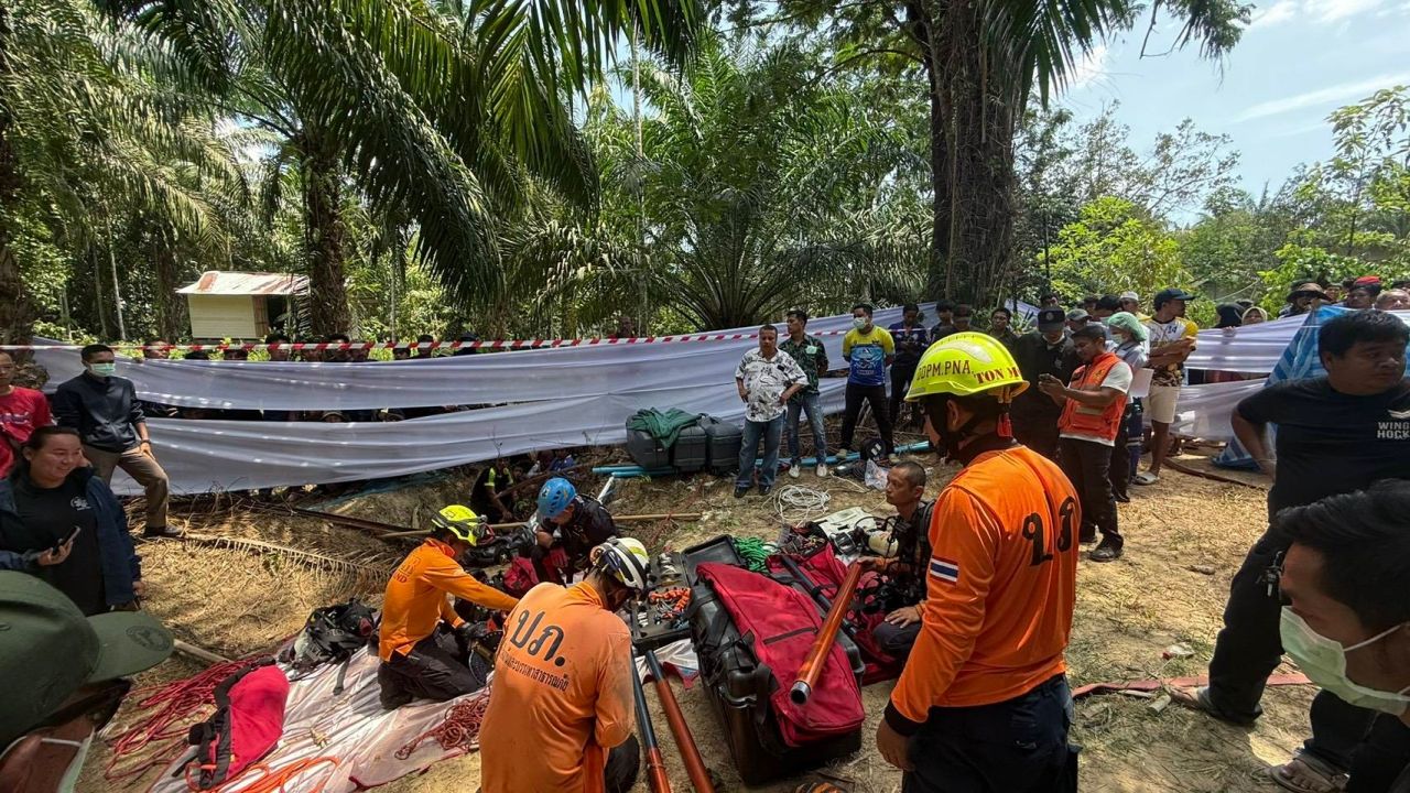 ศพผู้เสียชีวิตจากบ่อน้ำสวนปาล์ม