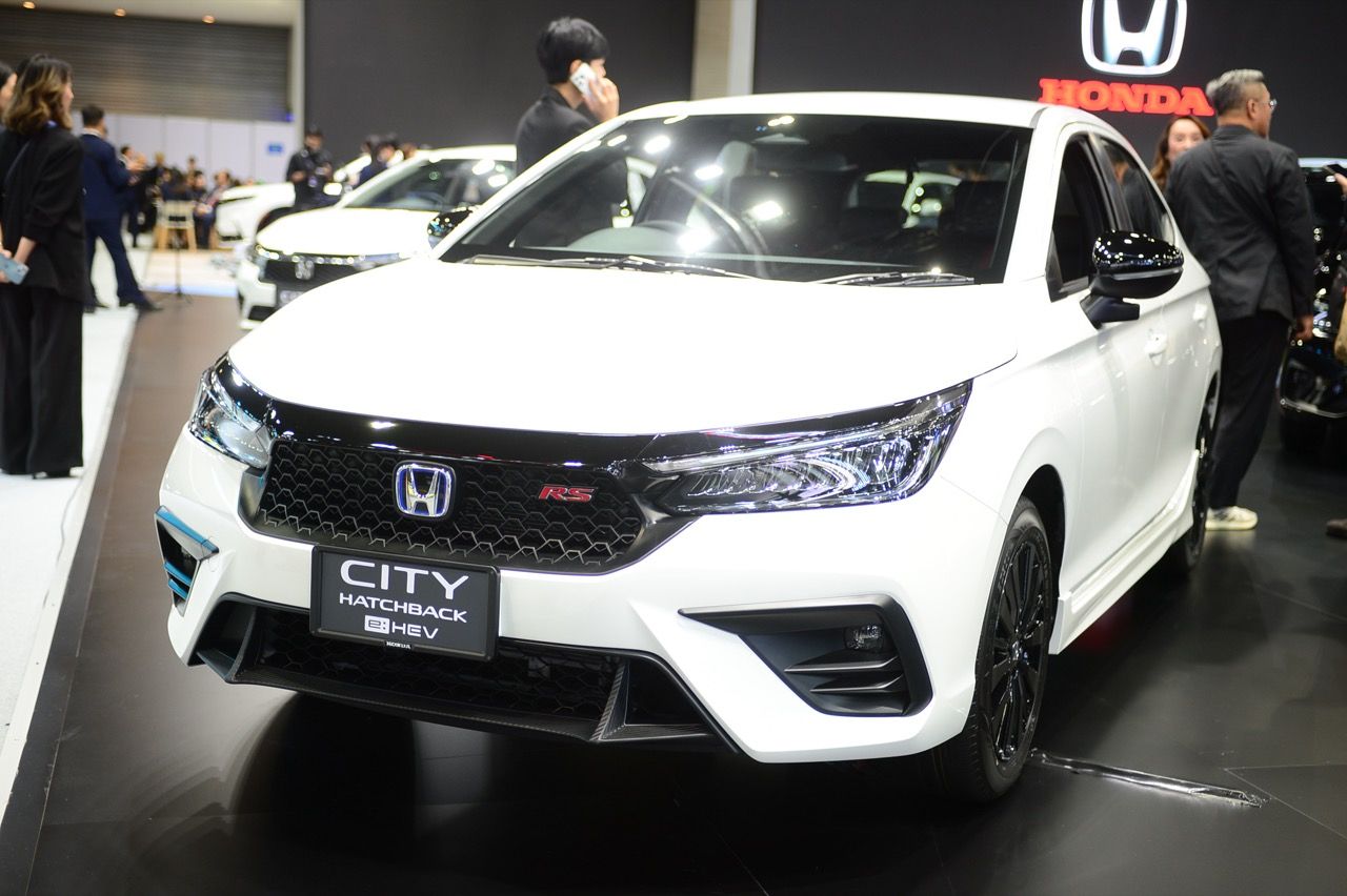 Toyota Yaris ATIV HEV ภายใน