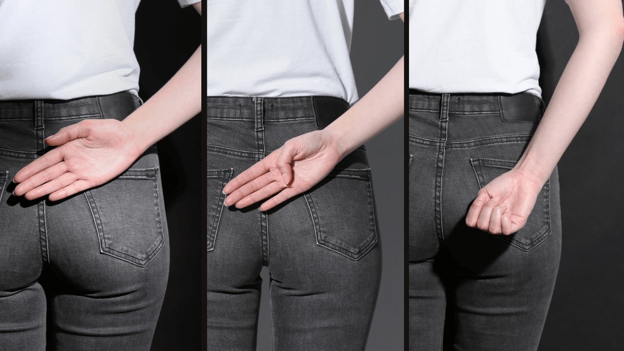 ภาพสัญลักษณ์มือ SOS เพื่อขอความช่วยเหลือแบบสากล ทำตามขั้นตอน เรียงจากซ้ายไปขวา 