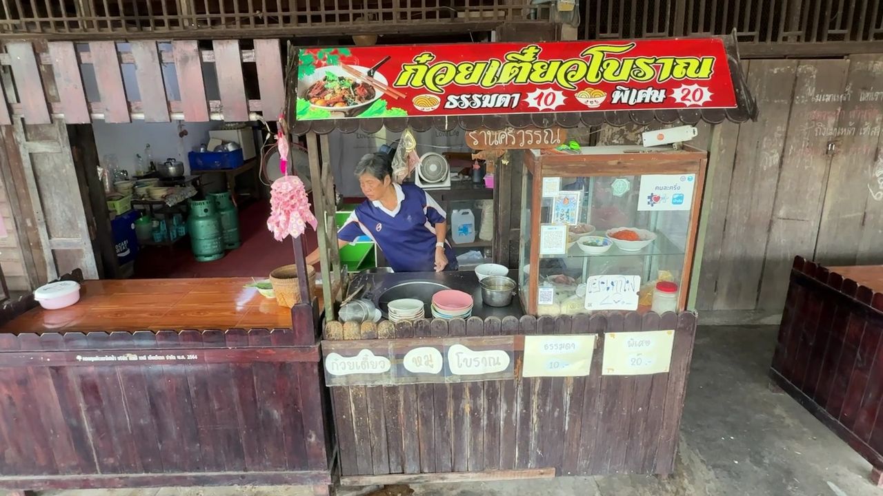 ป้าศรีวรรณ เจ้าของร้าน