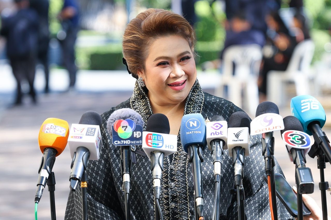 นางศุภมาส อิศรภักดี  