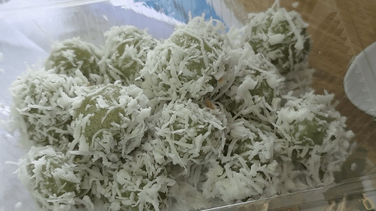 ขนมโคไข่ผำ กล่องละ 20 บาท