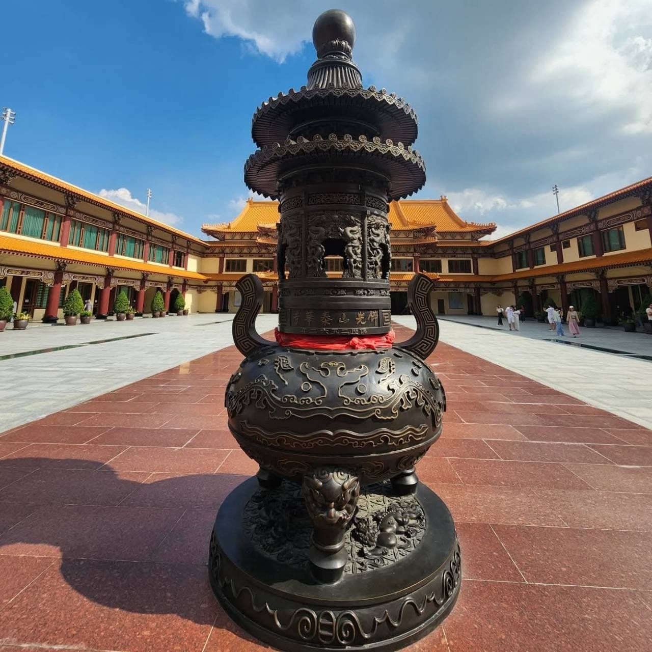 สถาบันพุทธศาสนา เถรวาท-มหายาน (โฝวกวงซัน)