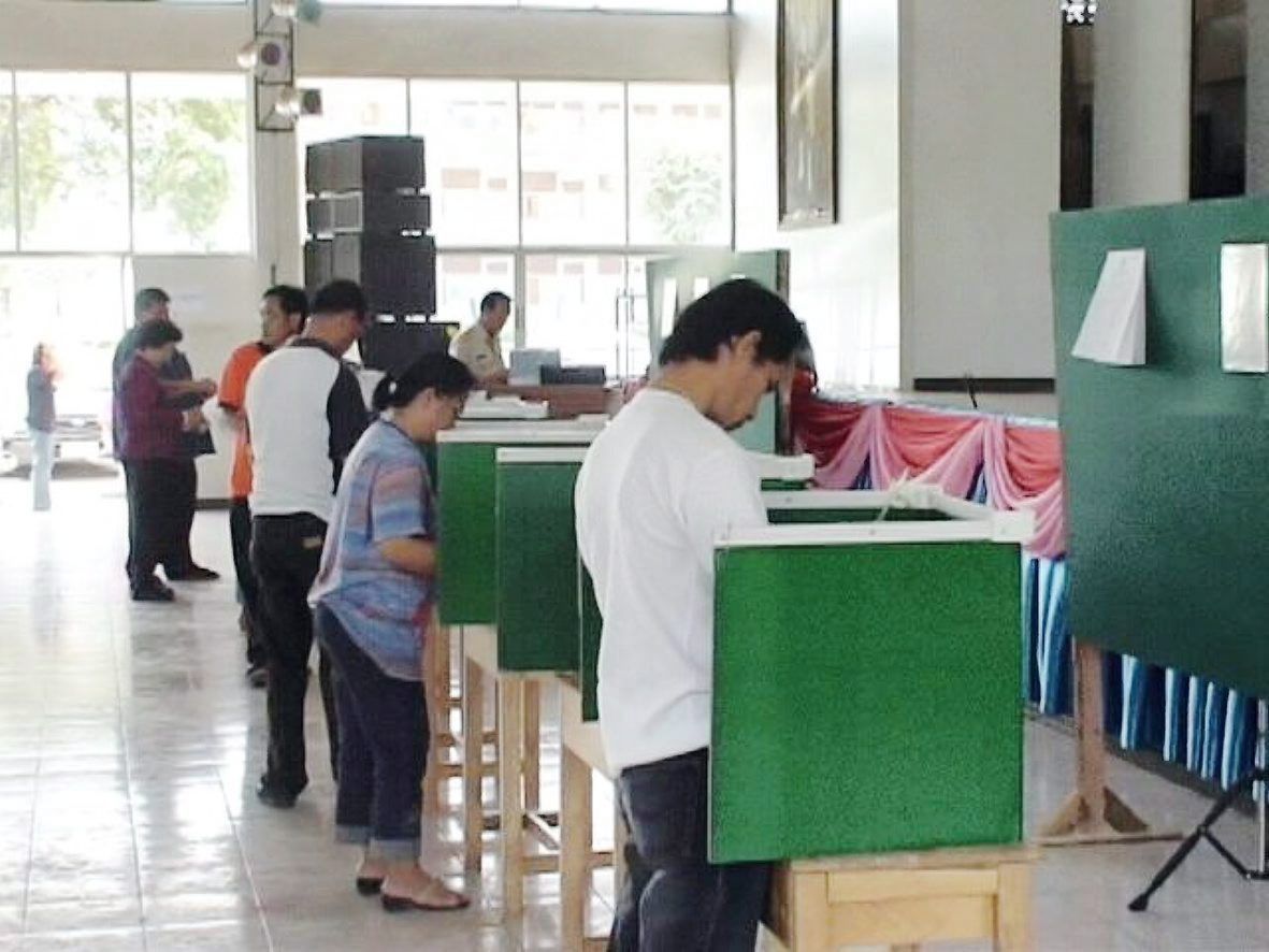 การหันคูหาเลือกตั้งออก ในการเลือกตั้ง 2549 