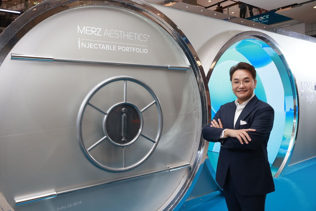 คุณกฤษดา มงคลธารณ์ ผู้อำนวยการฝ่ายการตลาด เมิร์ซ เอสเธติกส์ ประเทศไทย 