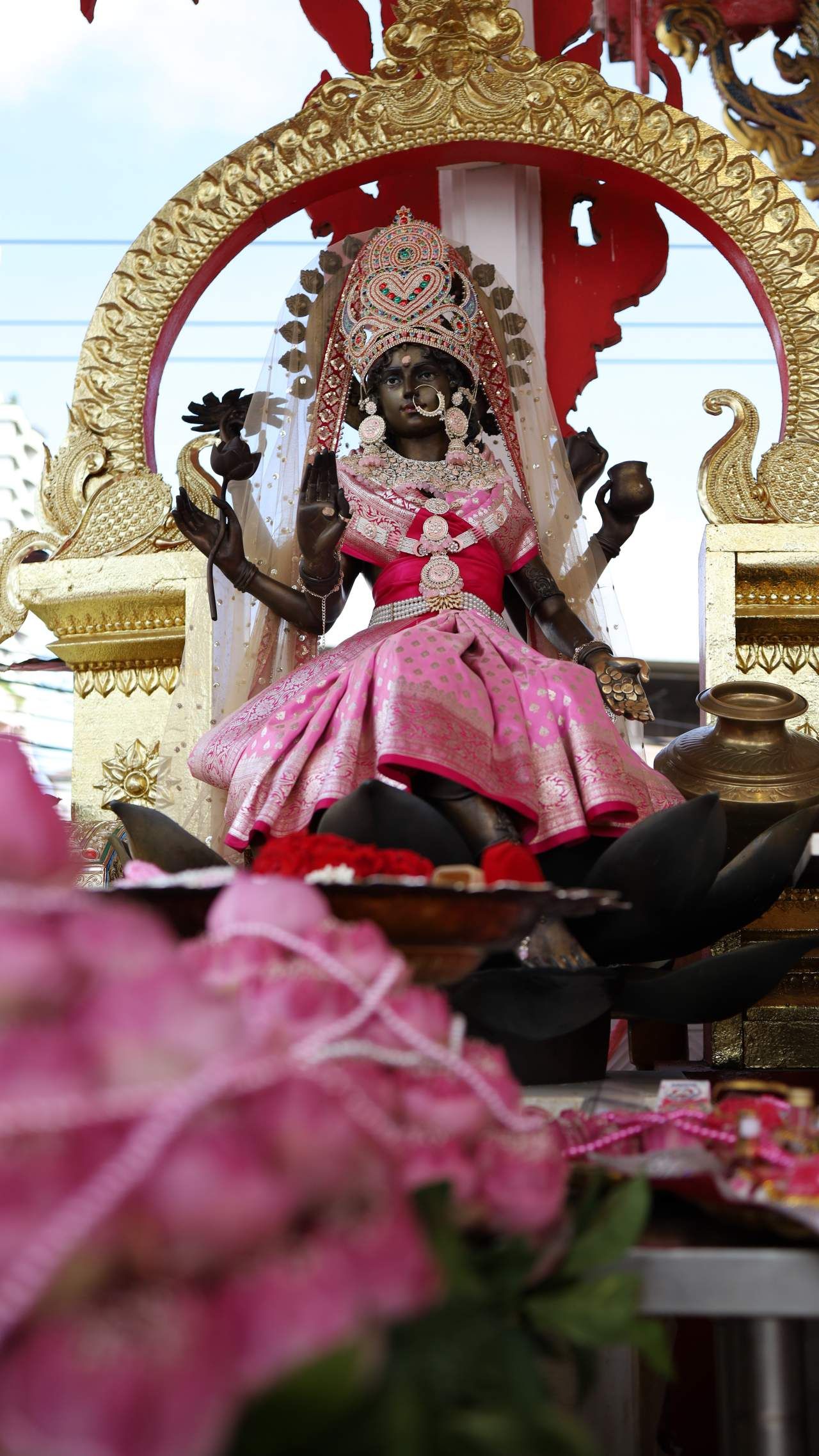 พระแม่ลักษมี วัดไผ่เงิน