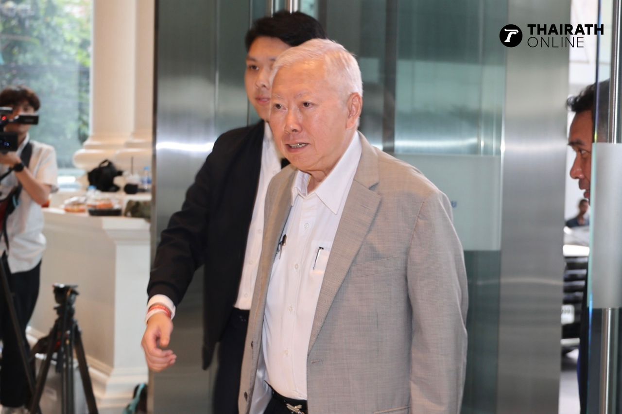 นายบวรศักดิ์ อุวรรณโณ รองนายกรัฐมนตรีฝ่ายกฎหมาย