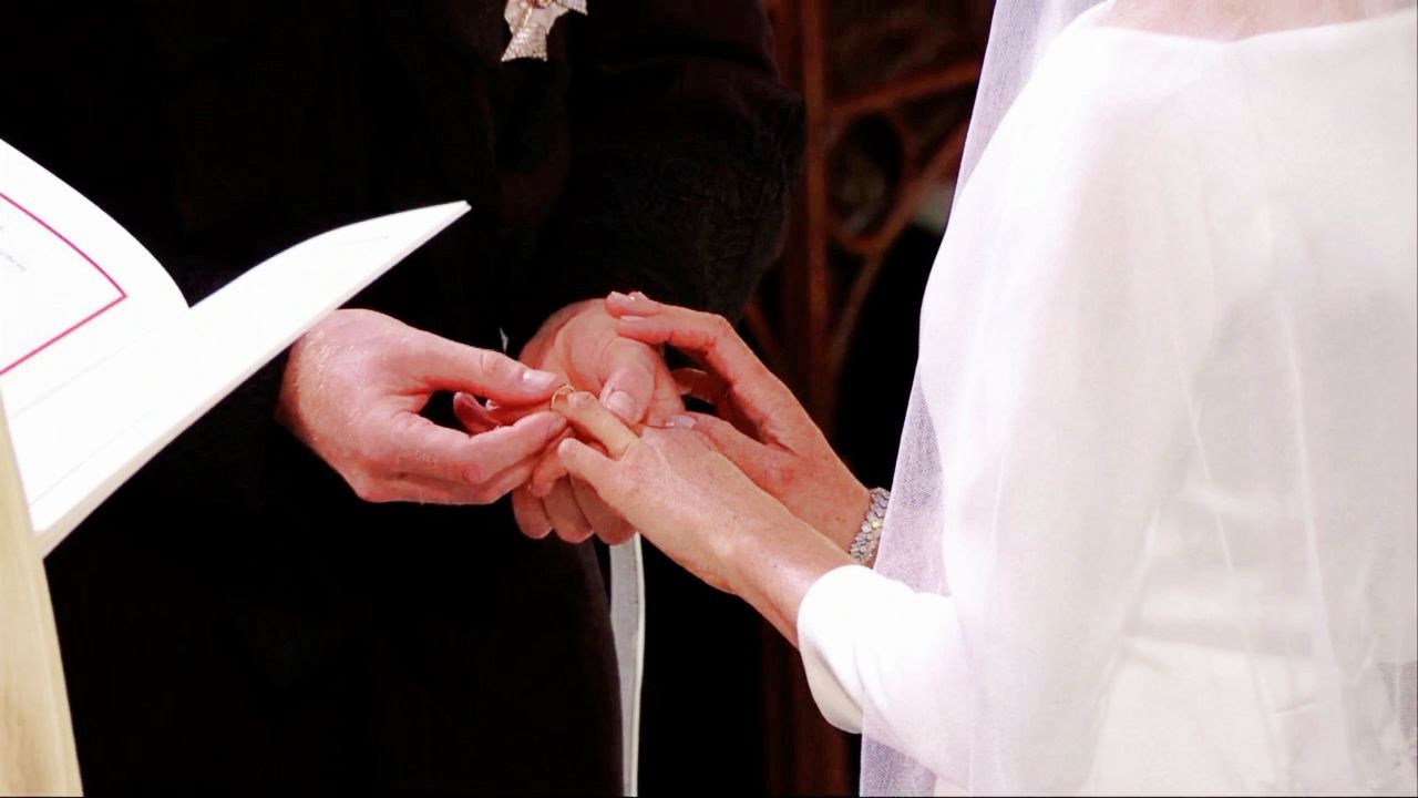 แหวนเกลี้ยงวงนี้ มาจากทองประจำตระกูล แบ่งมาทำแหวนให้กับเมแกน 