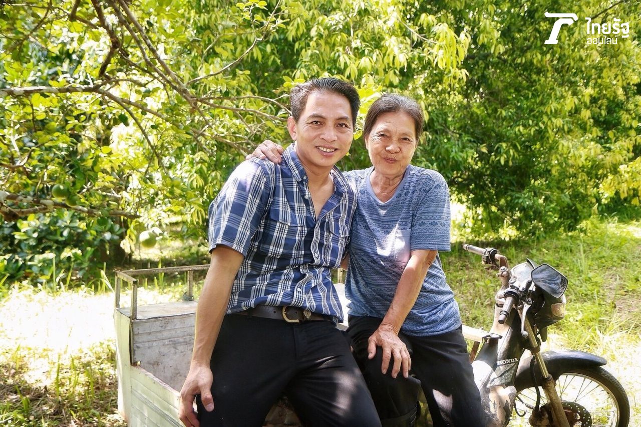 ผลจากการทำสวนออร์แกนิก คุณแม่ (นางรุ่งอรุณ อุดมสิน) ในวัย 80 ปี ของนายเกรียงศักดิ์ สุขภาพแข็งแรง ไร้โรคประจำตัว