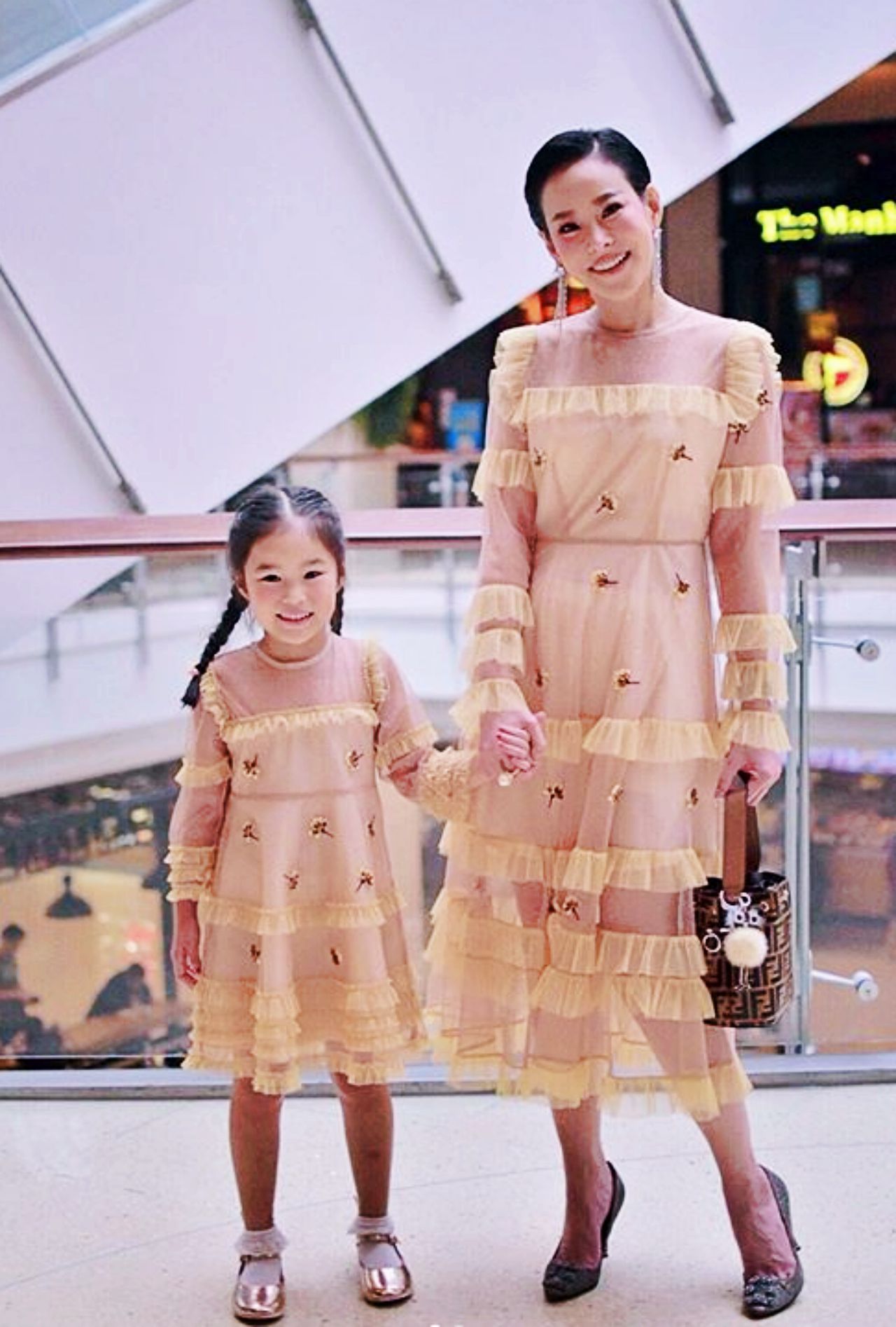 หนิง ปณิตา ลูก 1 ก็ยังสวยสะพรั่ง
