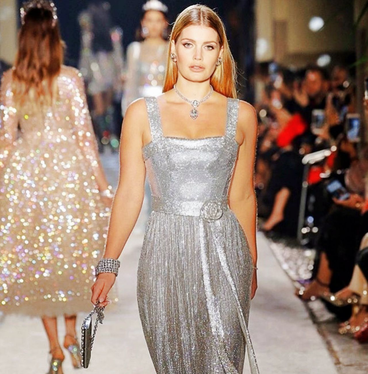 เดินแบบสวยๆจ้า 