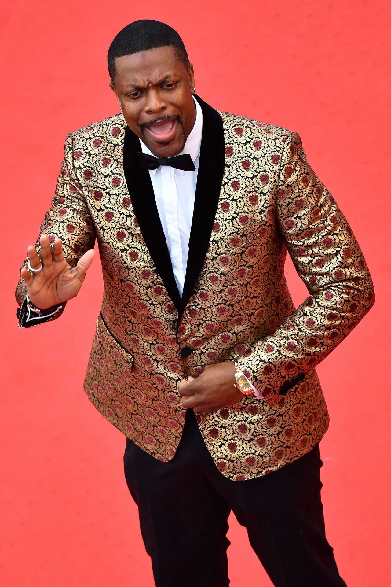 สูทแจ่มจัง คริส ทักเกอร์ ซุป'ตาร์อารมณ์เจิด น่าจะจำกันได้ เคยปะทะบู๊ในหนังมาแล้วกับ เฉินหลง