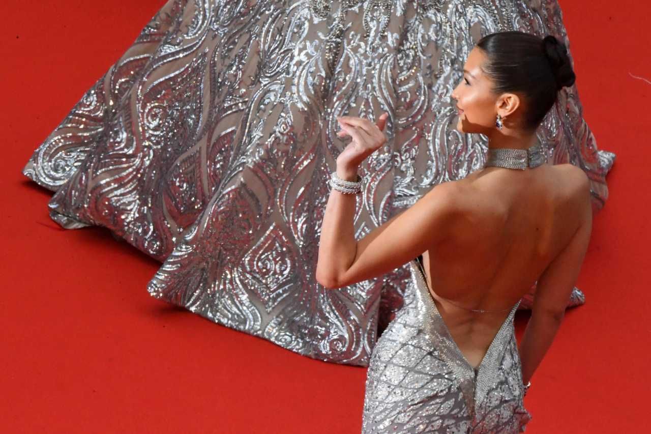 สเต็ปของการกวักมือทักช่างภาพ แหวกหลังลึกสุดใจจริง 