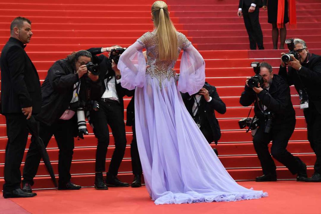 หยุดเดินก่อน ยืนผงาด อยากถ่าย เชิญเลย รัวๆๆๆๆ 