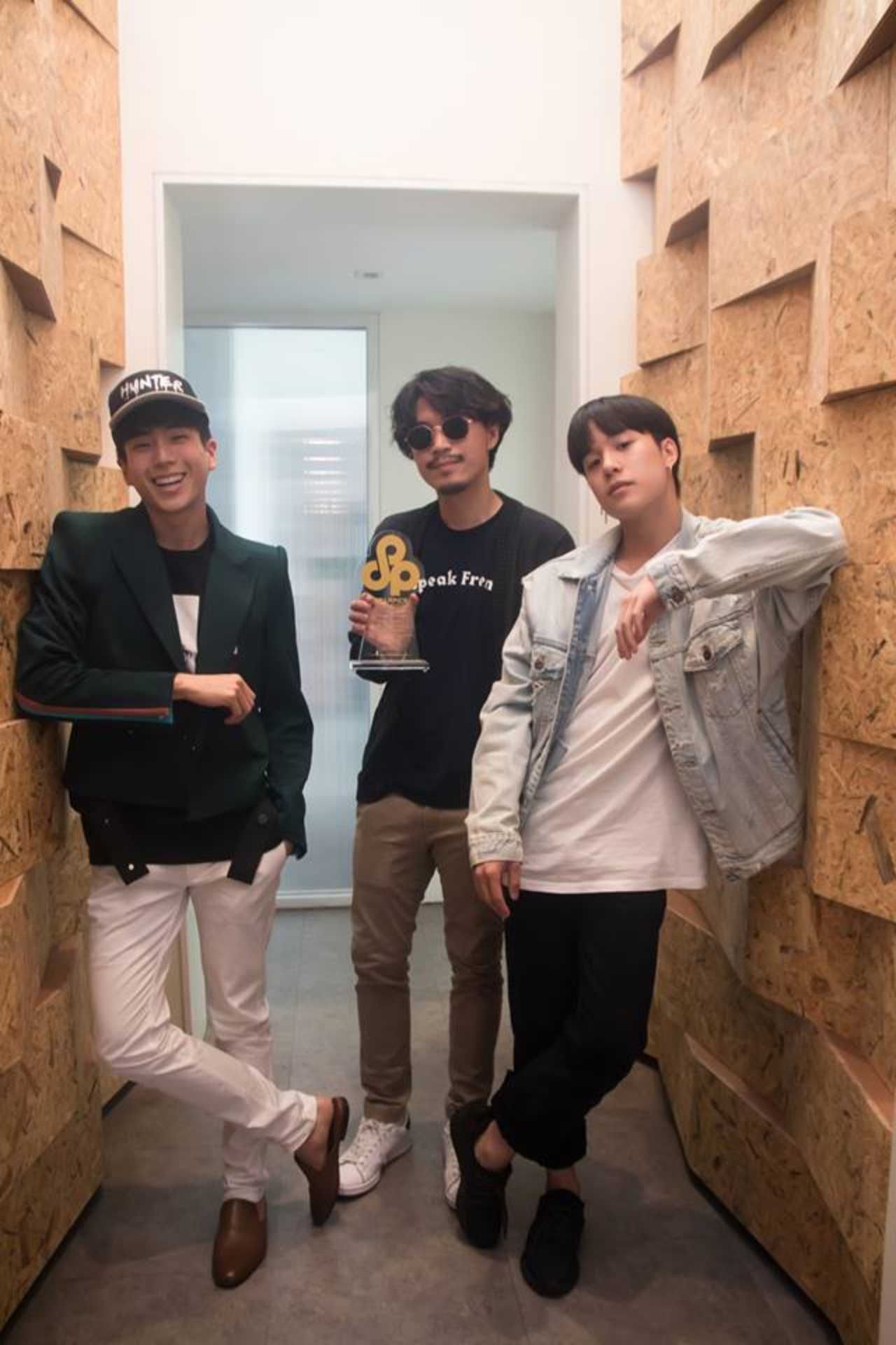 สตาร์พิคส์ไทยฟิล์มอวอร์ด Starpics Thai Film Awards 2560 รางวัลภาพยนตร์ยอดนิยม + ภาพยนตร์ยอดเยี่ยม จากเรื่อง ฉลาดเกมส์โกง