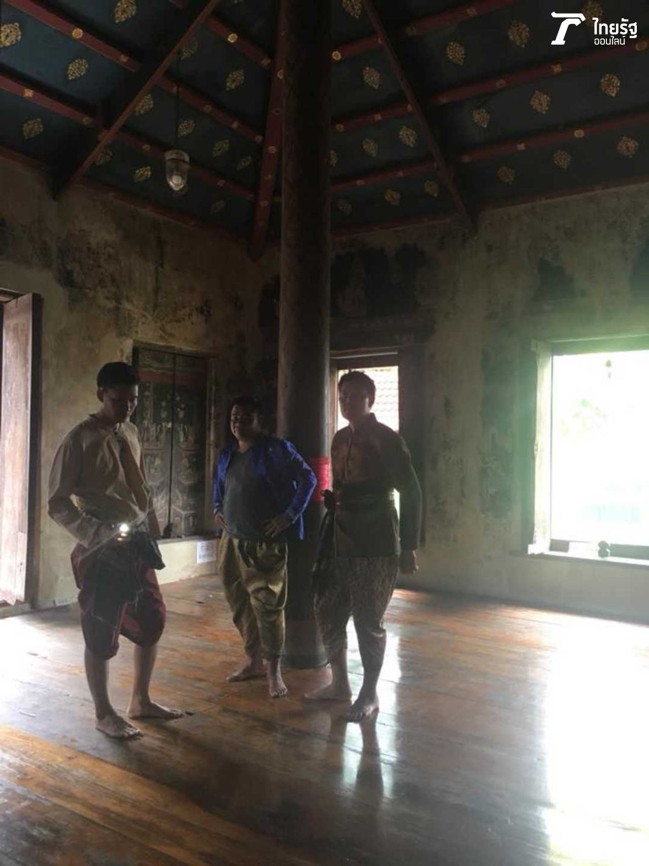 อีกกระแสดี ที่หลายคนอยากให้อยู่ไปนานๆ แต่งชุดไทยเที่ยวชมวัดเก่าแก่ 