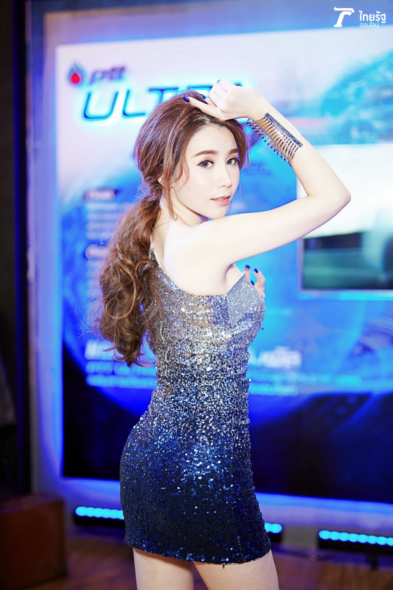 ผิวขาวออร่ามาก