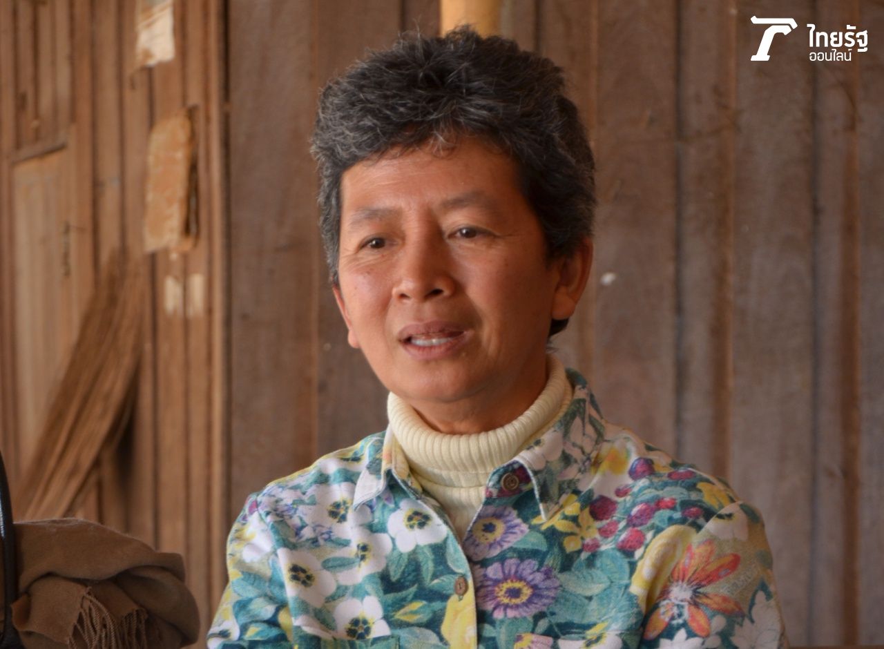 ครูแดง หรือ นางเตือนใจ ดีเทศน์