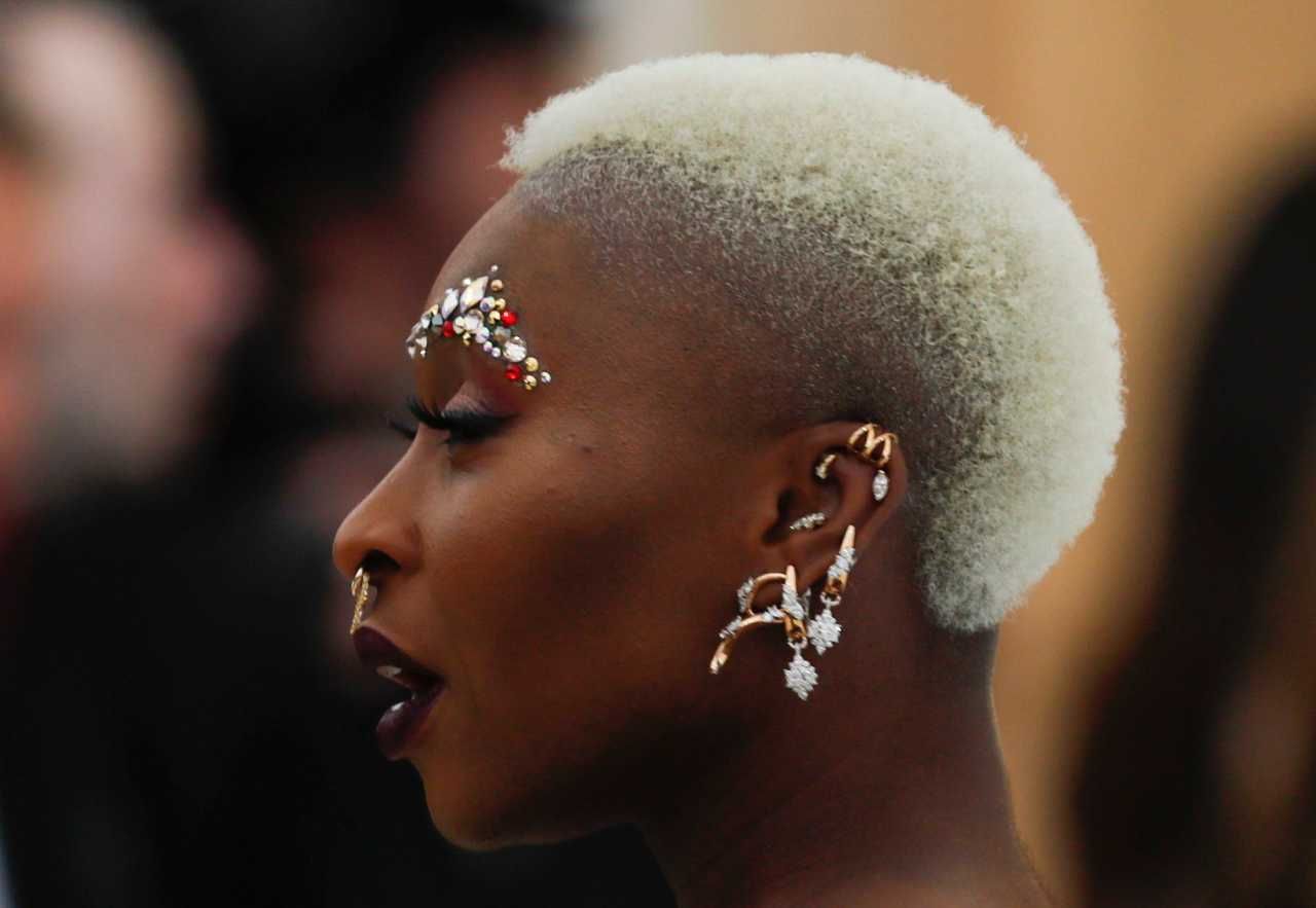 กล้าตัด สวยแปลกที่แตกต่าง 