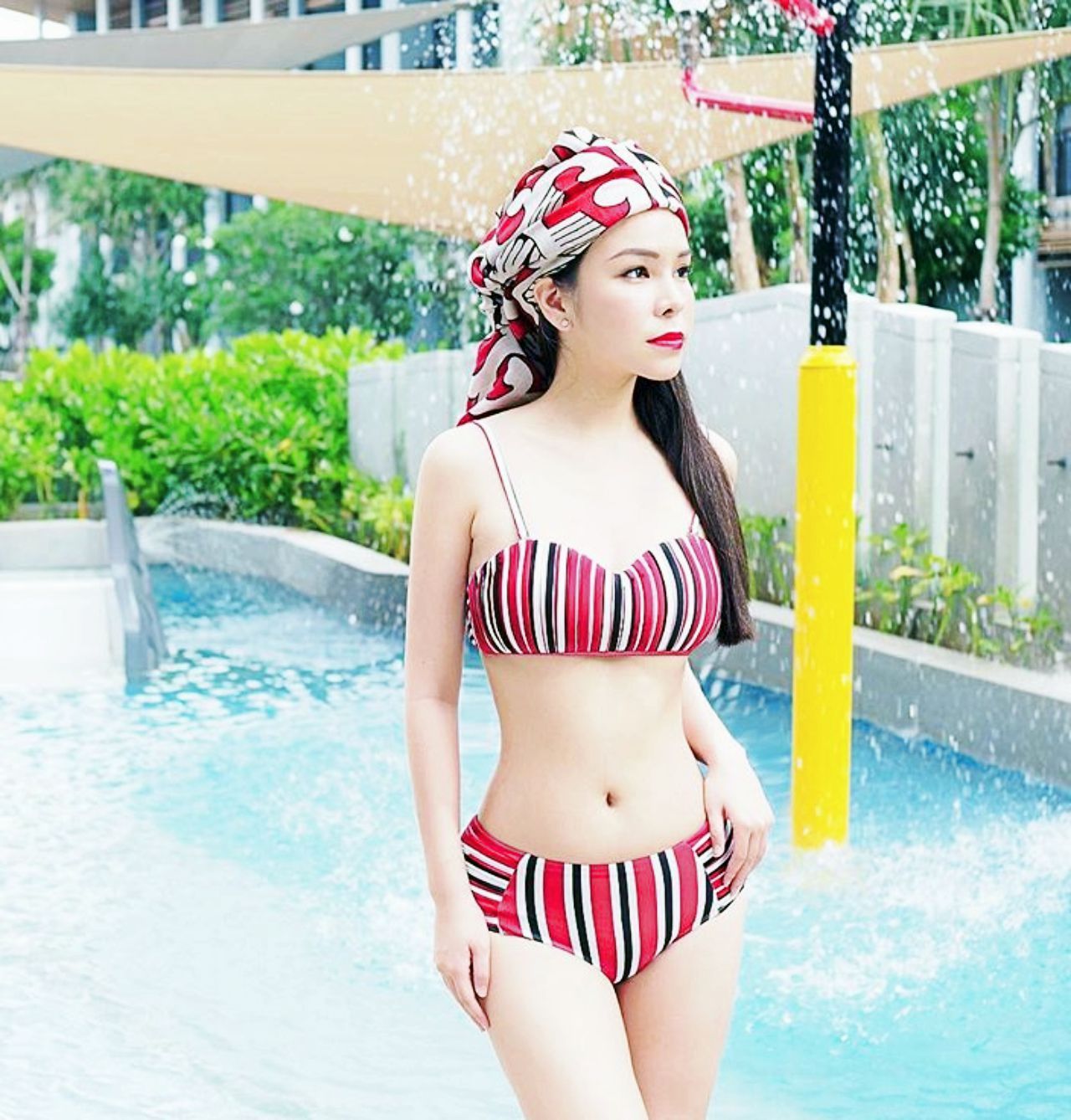 โอบอุ้ม ผิวขาวมีเอวแบบนี้ใส่อะไรก็ดูสวย