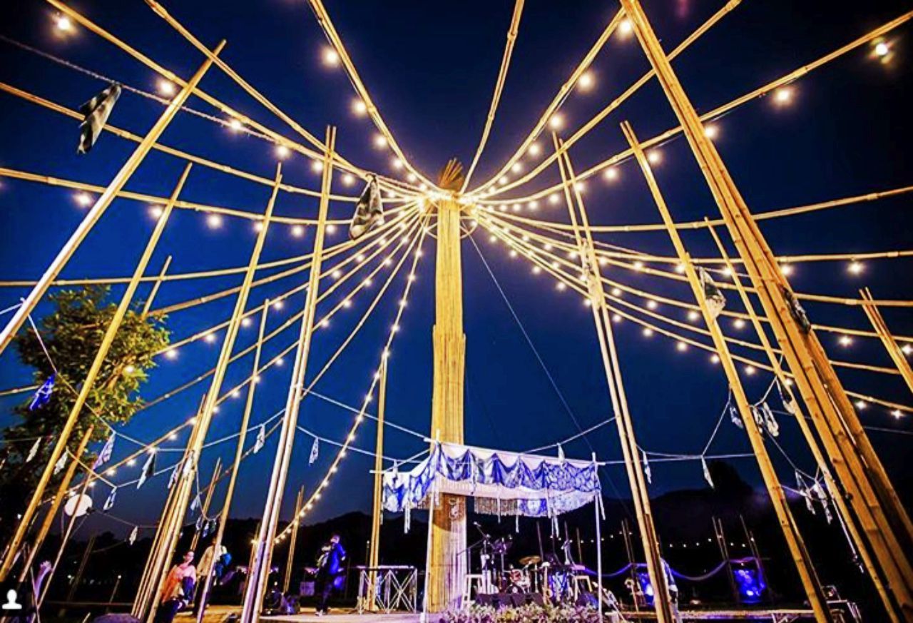 กลางคืน แสงสีไปอีก