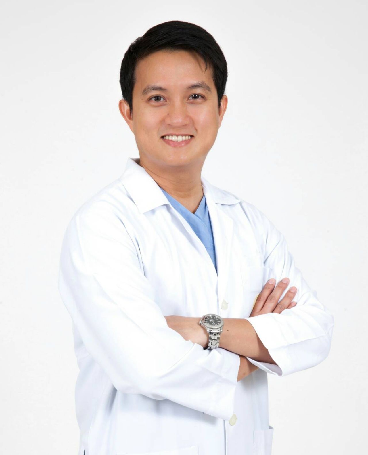 นพ.ธีรวีร์ หงษ์หยก จักษุแพทย์ กลุ่มงานจักษุวิทยา รพ.ราชวิถี และอาจารย์แพทย์ วิทยาลัยแพทยศาสตร์ ม.รังสิต