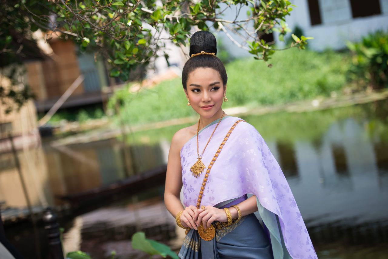 อ่อนหวาน พูดน้อย 