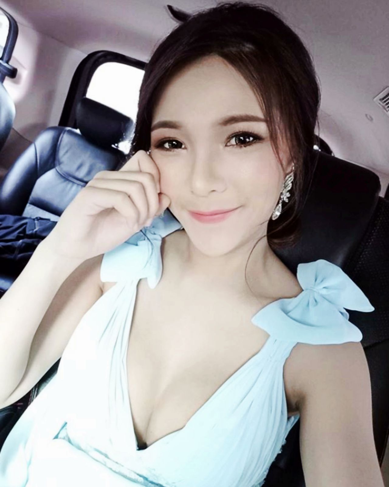 ไปงานก็สวยไม่หยอกเลยนะ