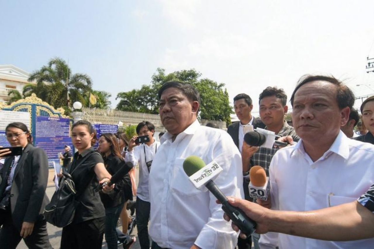 พล.ต.อ.อัศวิน ขวัญเมือง ผู้ว่าฯ กทม. และนายธนะสิทธิ์ เมธพันธ์เมือง  ผอ.เขตประเวศ ลงพื้นที่ตรวจสอบเมื่อ 21 ก.พ. 61