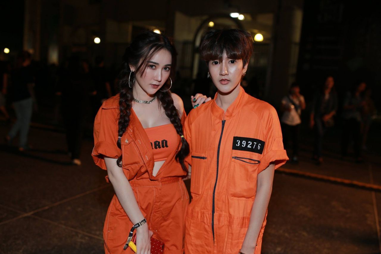 โดดเด่นด้วยสีส้ม