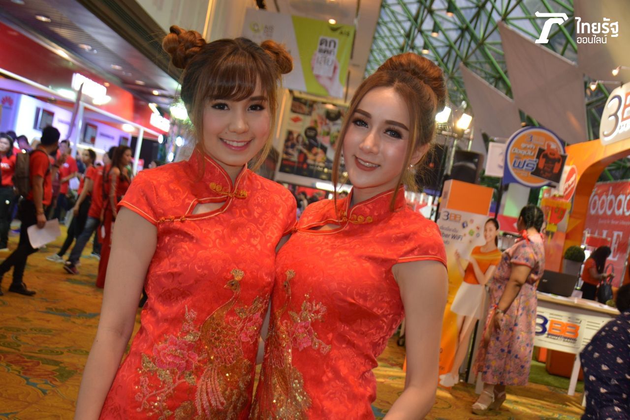 ช่วงตรุษจีนพอดี น้องๆใส่กี่เพ้ามา