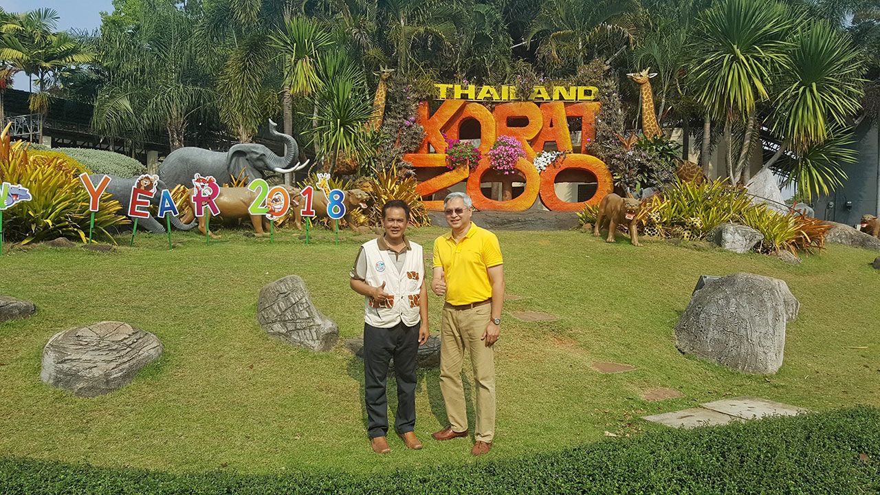คุณยอดมนู ภมรมนตรีกับ ผอ.เทวินทร์ รัตนวงศะวัต.