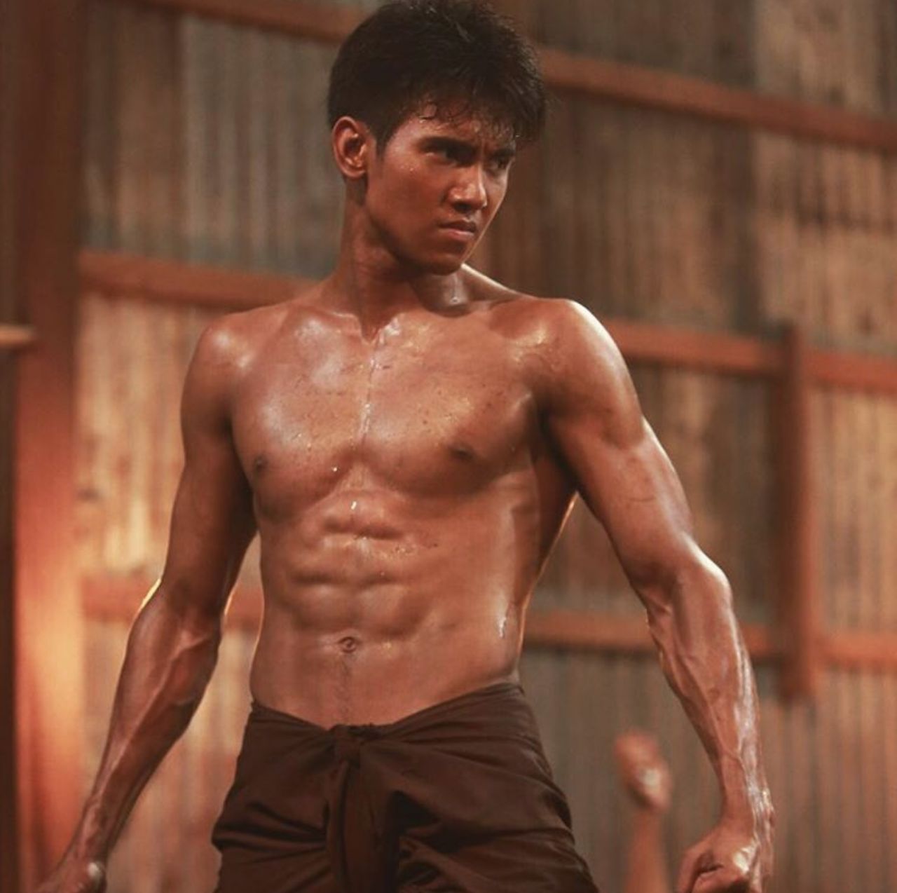 ซิกซ์แพ็กแน่นมาก