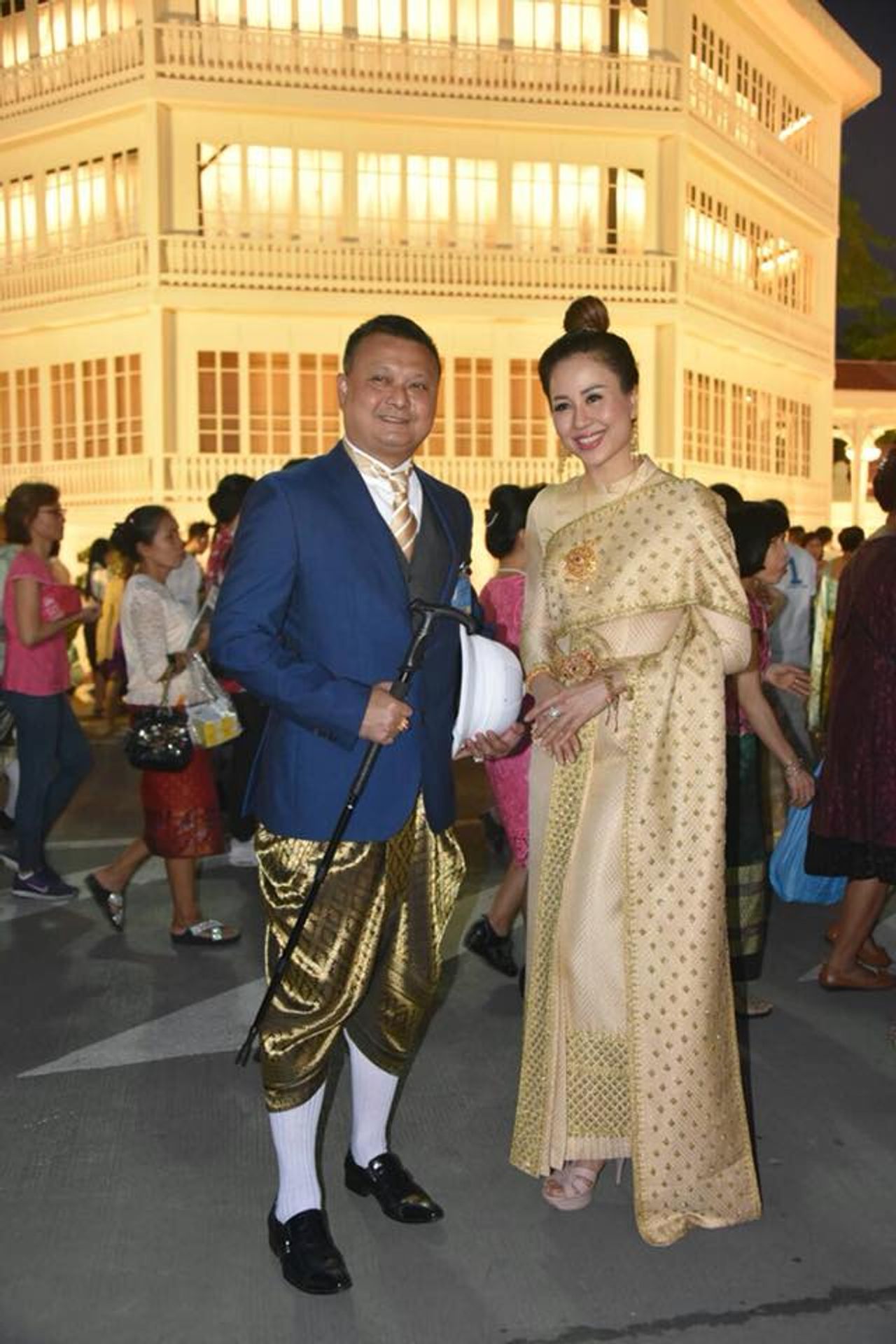 พล.ต.ต.กรไชย คล้ายคลึง ผู้บังคับการปราบปรามการค้ามนุษย์ และภรรยา